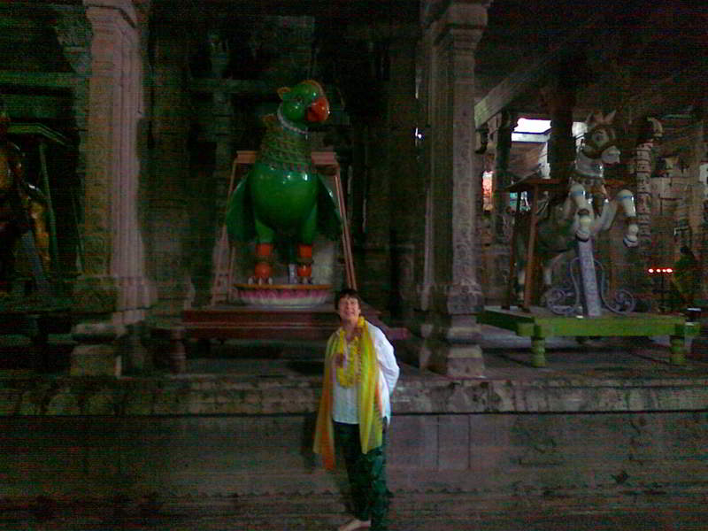 Terri in-Temple-lores-01